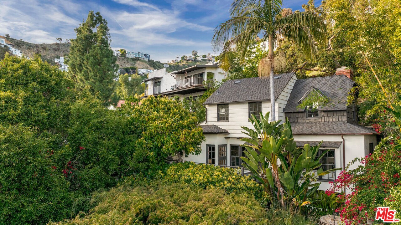 8491 Harold Way in Los Angeles, CA - Building Photo