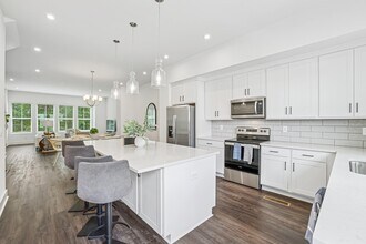 Henley Avondale in Avondale Estates, GA - Foto de edificio - Building Photo