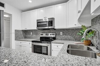 9301 SW 92nd Ave in Miami, FL - Building Photo - Building Photo