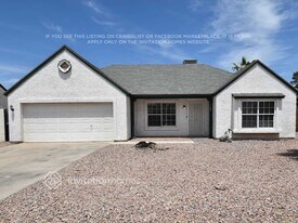 1102 E Utopia Rd in Phoenix, AZ - Building Photo