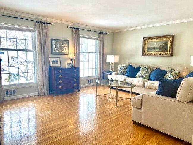 8 Buchanan Rd in Pittsford, NY - Building Photo - Building Photo