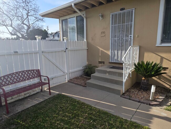 1750 Gladys Ave, Unit 1750 Gladys ave in Long Beach, CA - Building Photo - Building Photo