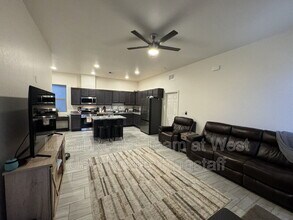 1650 E Ponderosa Pkwy in Flagstaff, AZ - Foto de edificio - Building Photo