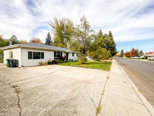 819 S Blaine St in Moscow, ID - Foto de edificio - Building Photo