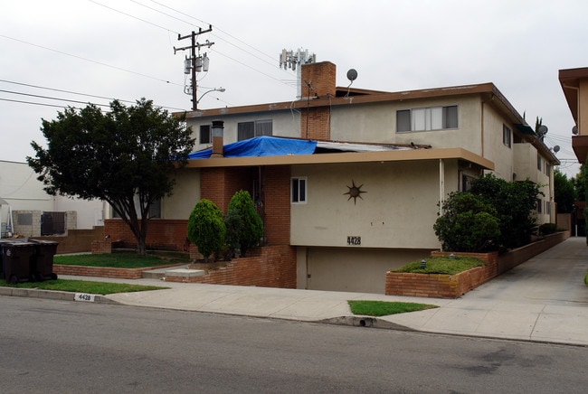 4428 W 137th St in Hawthorne, CA - Foto de edificio - Building Photo