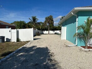 12140 Gulfstream Blvd in Port Charlotte, FL - Building Photo - Building Photo
