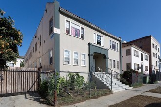 128 S Westmoreland Ave in Los Angeles, CA - Building Photo - Building Photo