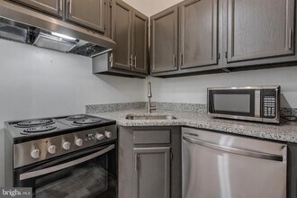1113 N Calvert St in Baltimore, MD - Building Photo - Building Photo