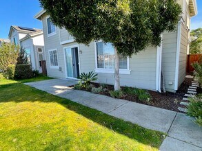 509 Breakwater Dr in Redwood City, CA - Building Photo - Building Photo