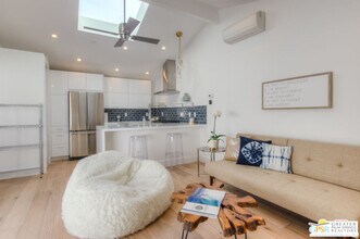 214 Bicknell Ave in Santa Monica, CA - Building Photo - Building Photo