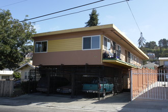 9136 Macarthur Blvd in Oakland, CA - Building Photo - Building Photo