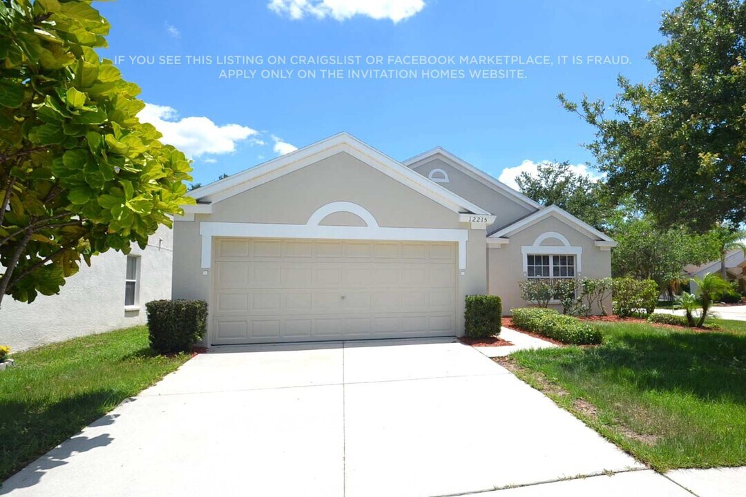 12215 Dawn Vista Dr in Riverview, FL - Foto de edificio