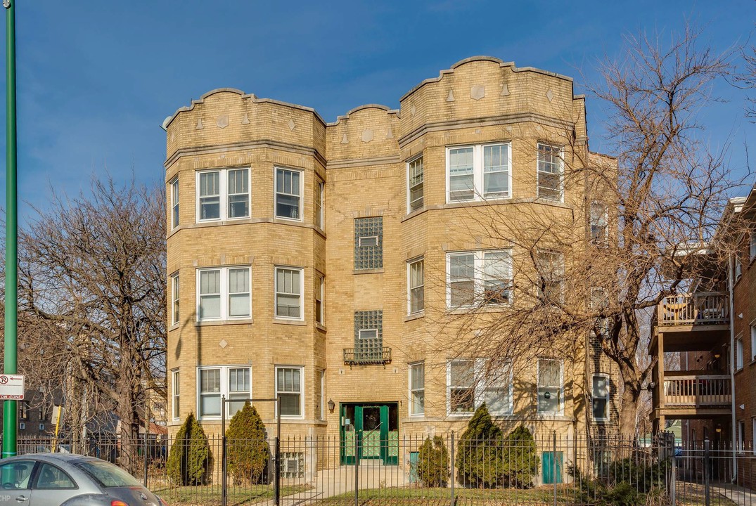 1932 W Pratt Blvd in Chicago, IL - Building Photo