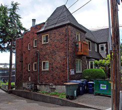 623 W Mercer Pl in Seattle, WA - Building Photo - Building Photo