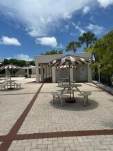 8870 Fontainebleau Blvd in Miami, FL - Building Photo - Building Photo