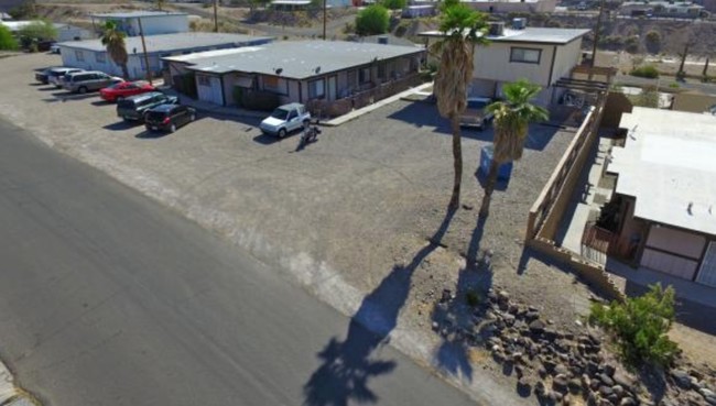 1587 Sierra Vista Dr in Bullhead City, AZ - Building Photo - Building Photo