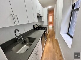 WEST 104 STREET, Unit 8 in New York, NY - Building Photo