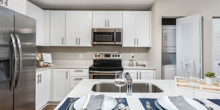 Pines Garden at City Center in Pembroke Pines, FL - Building Photo - Building Photo