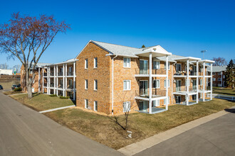 Heritage Estates in St. Paul, MN - Building Photo - Building Photo