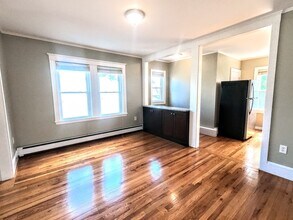 76 Farquhar St, Unit 2 in Boston, MA - Building Photo - Building Photo