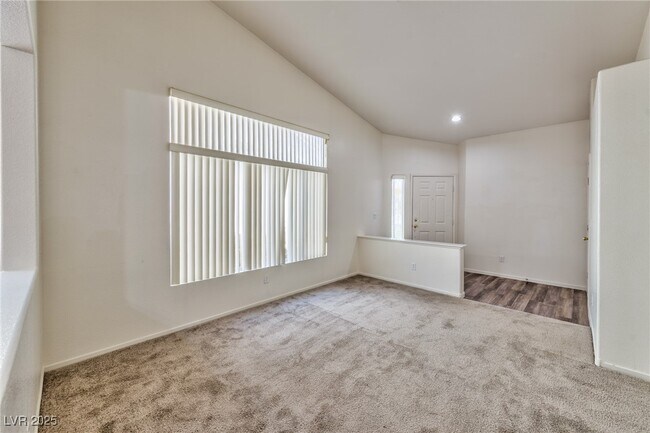 8995 Libertyvale Dr in Las Vegas, NV - Building Photo - Building Photo