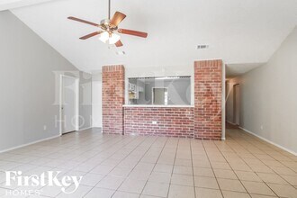 24119 Lone Elm Dr in Spring, TX - Foto de edificio - Building Photo