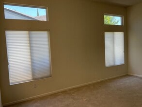 276 Black Amber Way in Brentwood, CA - Building Photo - Building Photo