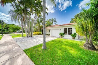 104 Santander Ave in Coral Gables, FL - Building Photo - Building Photo