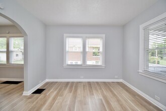 1701 Sundale Ave in Cincinnati, OH - Building Photo - Building Photo