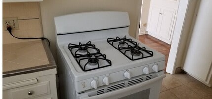 404 N Palm Dr in Beverly Hills, CA - Building Photo - Building Photo