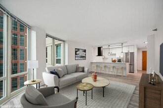 345 N LaSalle St in Chicago, IL - Building Photo - Building Photo