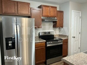 7421 Hidden Creek Dr in Charlotte, NC - Building Photo - Building Photo
