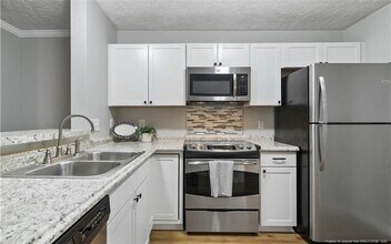 331 Bubble Creek Ct in Fayetteville, NC - Building Photo - Building Photo