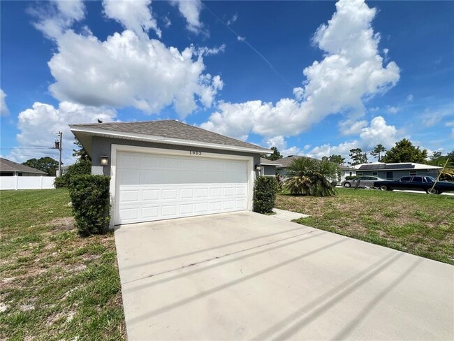 1902 Laredo Dr in Deltona, FL - Building Photo - Building Photo