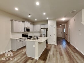 6063 Oak Bend Ct in Riverdale, GA - Foto de edificio - Building Photo