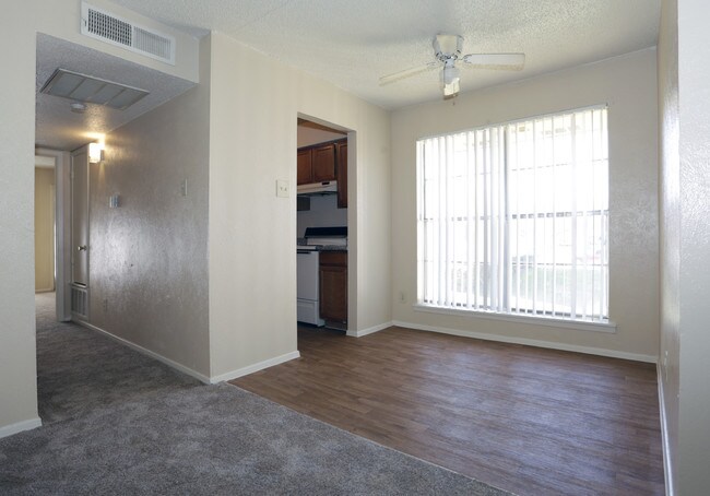 Lamond Grove in Longview, TX - Building Photo - Interior Photo