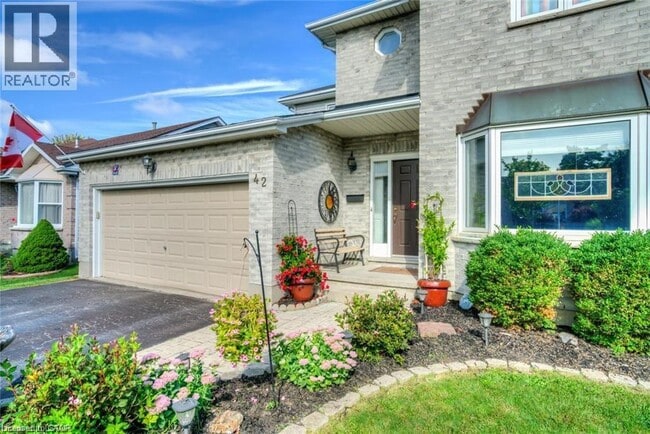 42 Redwood Ln