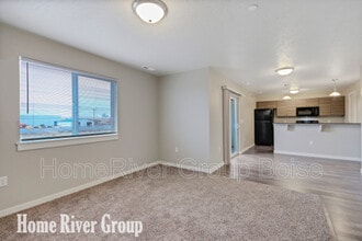 1340 S Edgewater Cir in Nampa, ID - Building Photo - Building Photo
