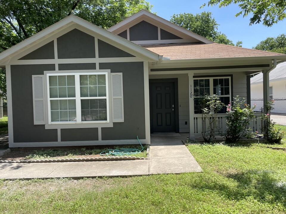 1120 Holt Ave in Waco, TX - Foto de edificio