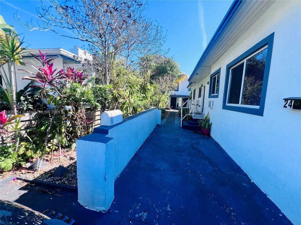 22 NE 51st St in Miami, FL - Building Photo