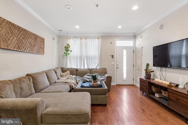 property at 2040 Reed St