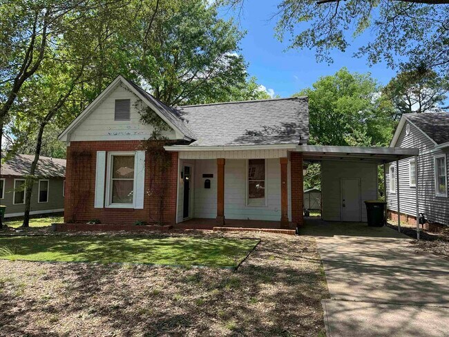 property at 1704 N Taylor St