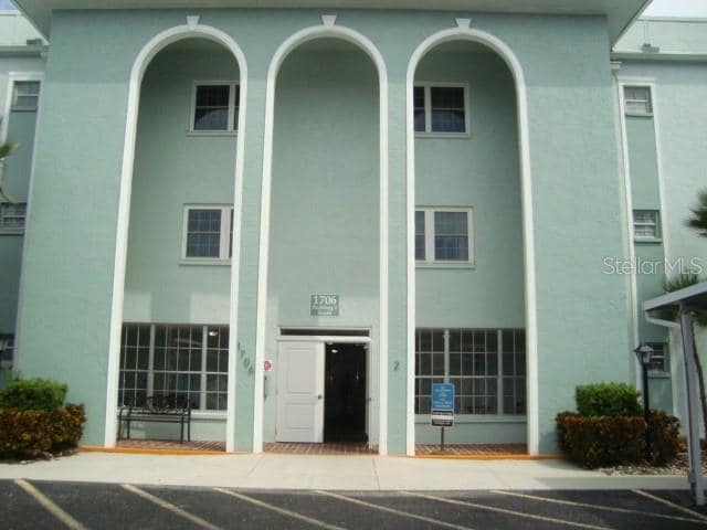 property at 1706 Belleair Forest Dr