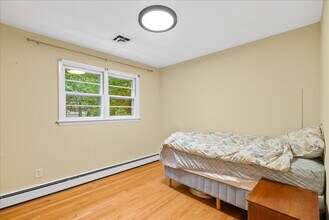 12007 Hamden Ct in Oakton, VA - Building Photo - Building Photo