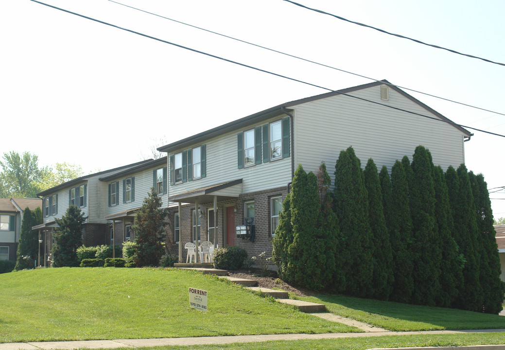 140 E Spruce St in Selinsgrove, PA - Building Photo