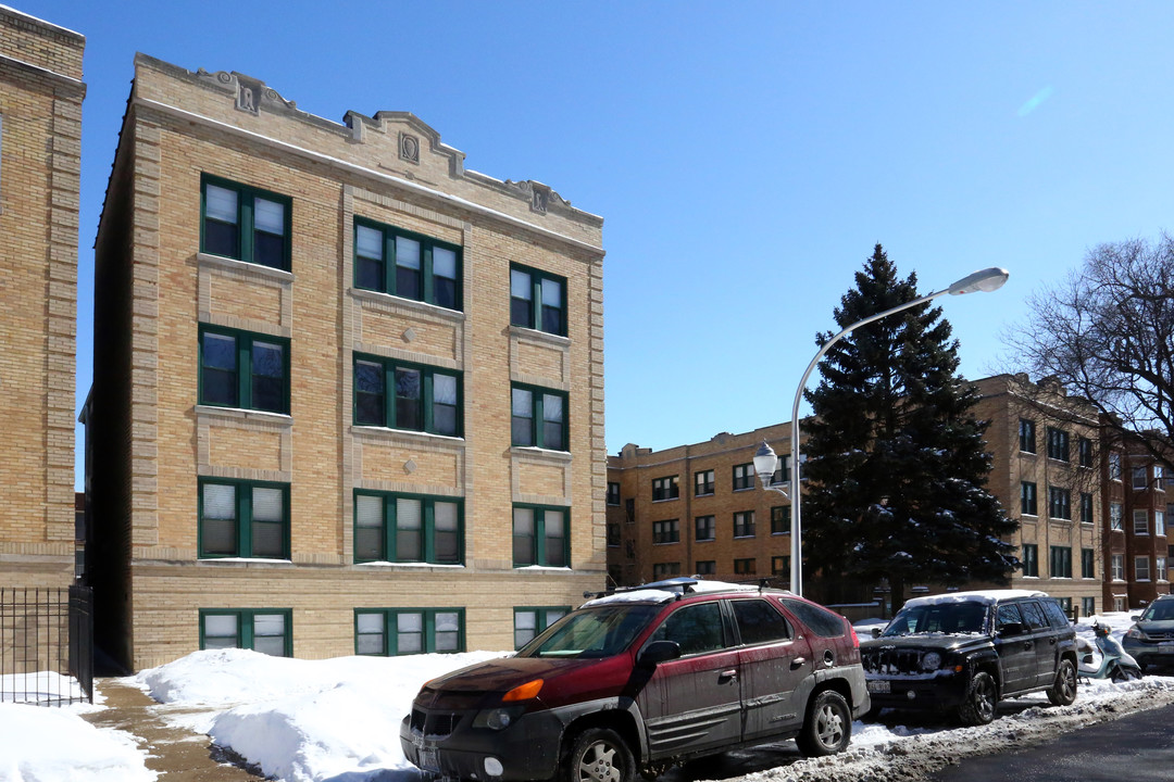 Mozart Court in Chicago, IL - Building Photo