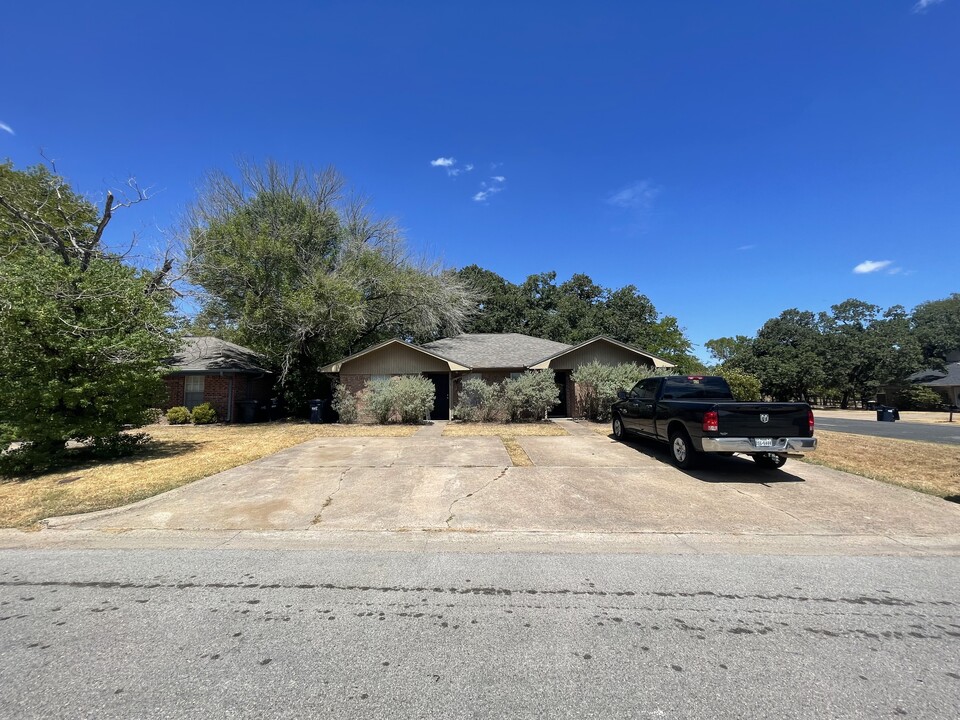 813 Concho Plz in College Station, TX - Building Photo