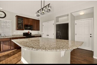 17778 E 44th Ave in Denver, CO - Foto de edificio - Building Photo