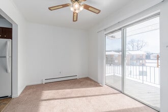 Sherwood Apartments in Bethlehem, PA - Building Photo - Interior Photo