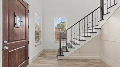 517 Moore St in Tomball, TX - Building Photo - Building Photo